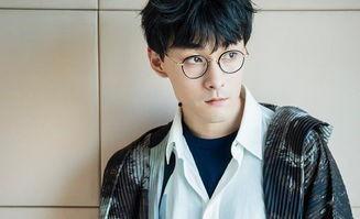 娱乐圈吃瓜博主两个男的,娱乐圈两大男星同框引热议