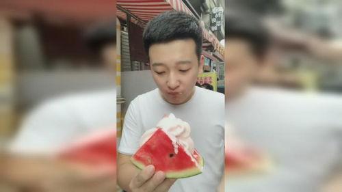 吃瓜网红帅哥是谁,揭秘吃瓜网红帅哥的神秘魅力