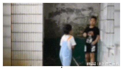 吃瓜挨揍视频大全集免费观看,全网爆笑！吃瓜挨揍经典瞬间大盘点