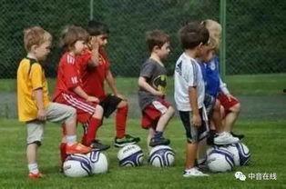 娱乐大爆料单挑足球,足球单挑风云再起，谁将问鼎巅峰？