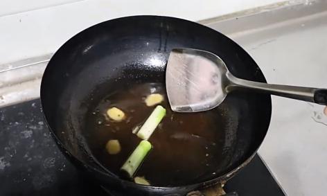 炸肉厨师爆料秘方图片视频,秘方图片视频中的炸肉绝技大公开