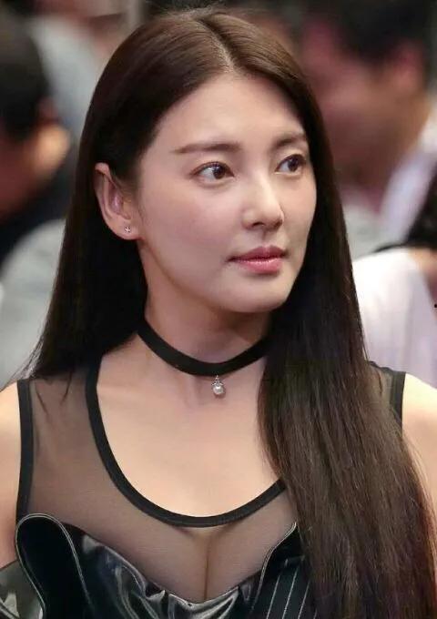 圈内爆料杨紫杨幂,娱乐圈幕后风云，揭秘两位当红小花旦的恩怨情仇