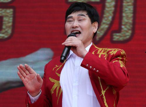 大衣哥老婆爆料视频大全,揭秘明星家庭背后的真实生活